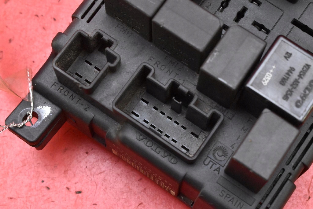 Коробка предохранителей 8678449 volvo s70 v70 2 2 2.4 d5 163 km 00-05 Киев