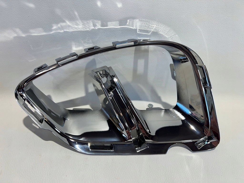 фото №1, Хром решётки бампер правый перед renault captur ii 261a27768r