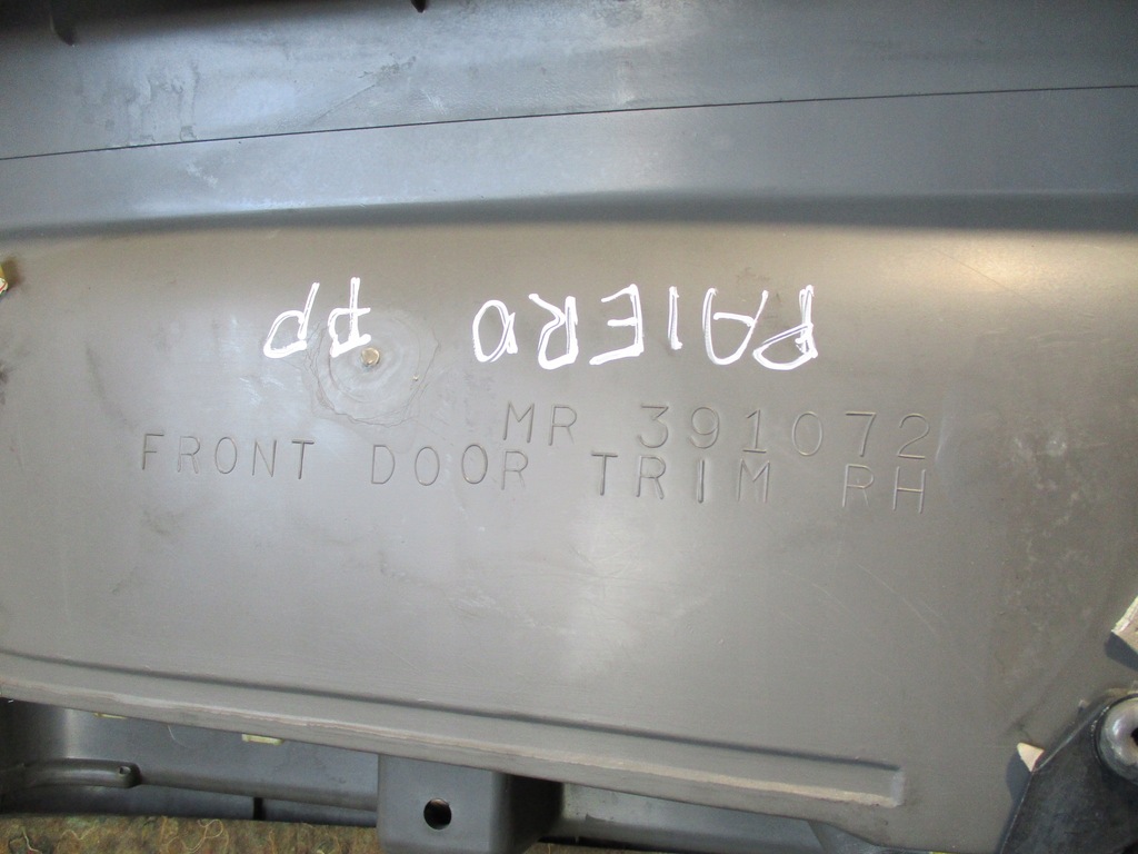 фото №9, Mitsubishi pajero iii 5d обивка дверь перед задняя