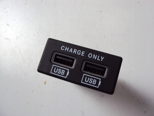 фото №1, Зарядное устройство usb maserati levante