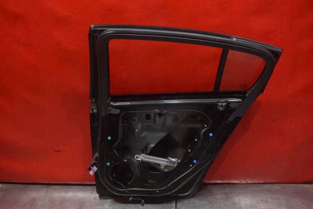 Двері праве задній задні чорні chevrolet cruze 1 1 5d hb рестайлінг  12-15 Недорого