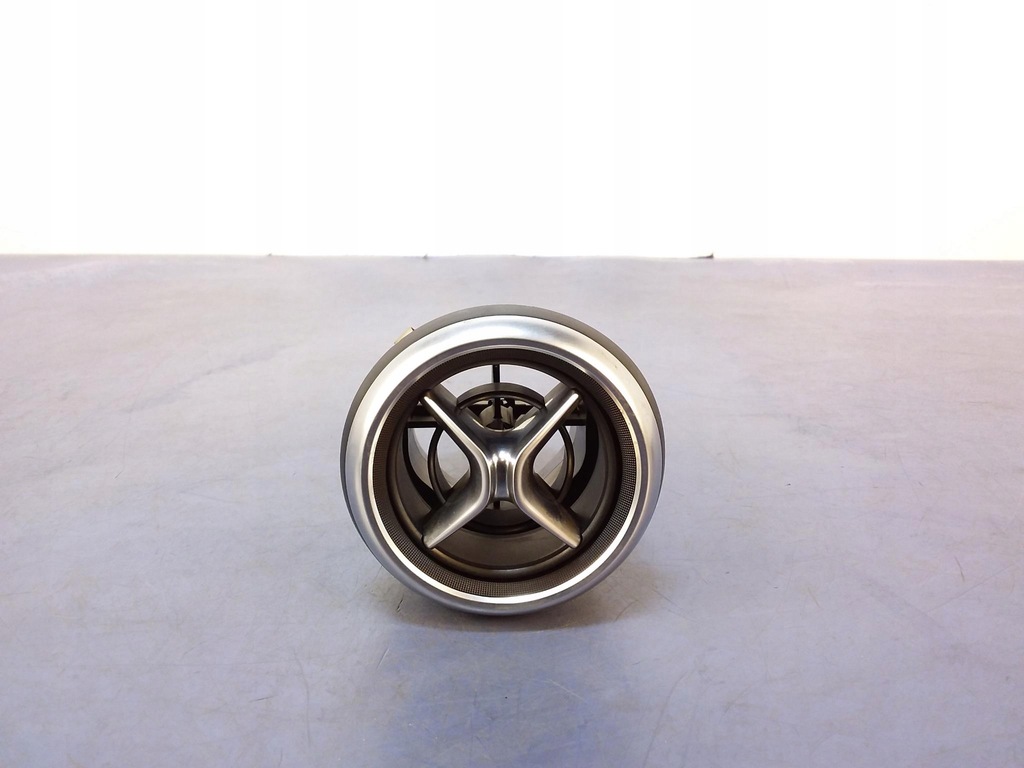 фото №1, Mercedes a w176 решётки обдув воздуха средний