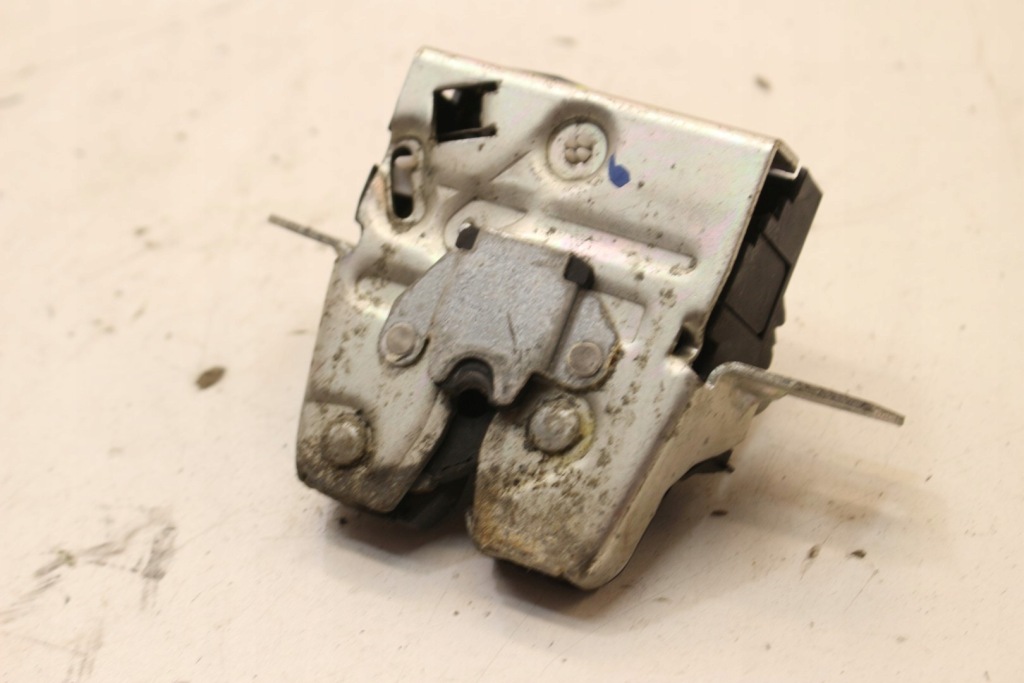 Купить Замок крышки задний mercedes w176