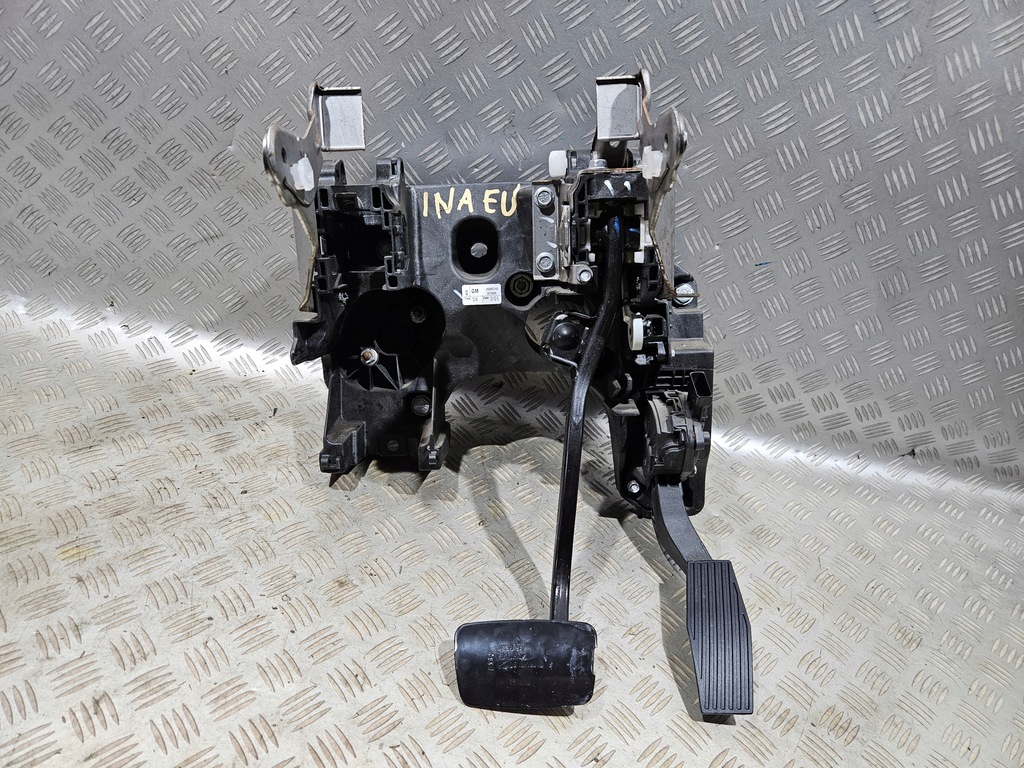 фото №1, Педаль педали сцепления тормоза opel insignia a автоматическая коробка передач europa