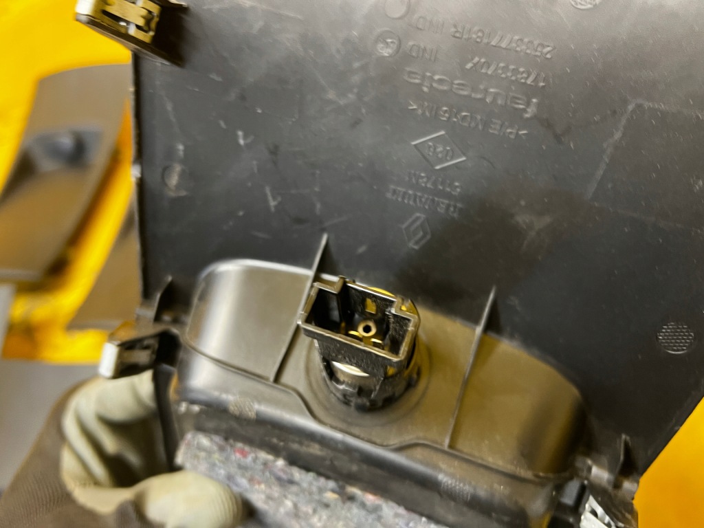 фото №4, Защита туннель среднего задняя разъём прикуривателя renault scenic iv