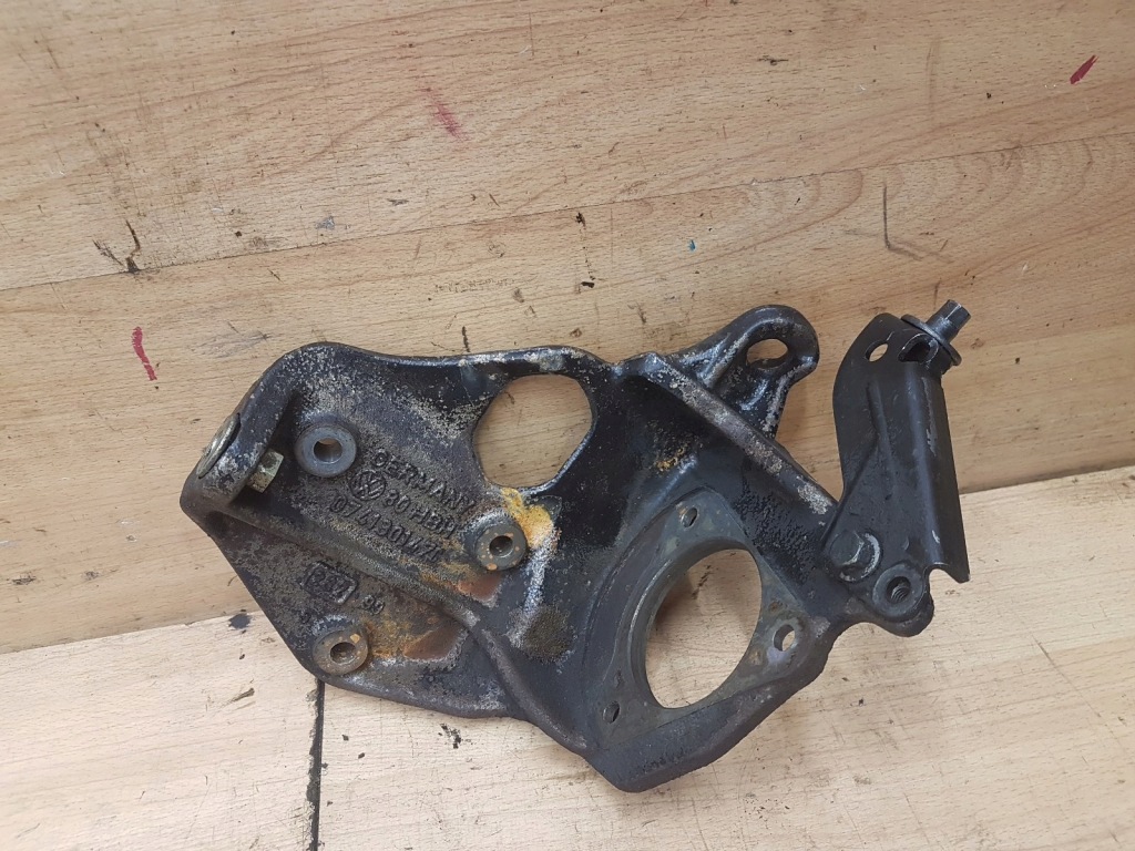 фото №1, Кронштейн насоса впрыска volvo s80 2.5 tdi