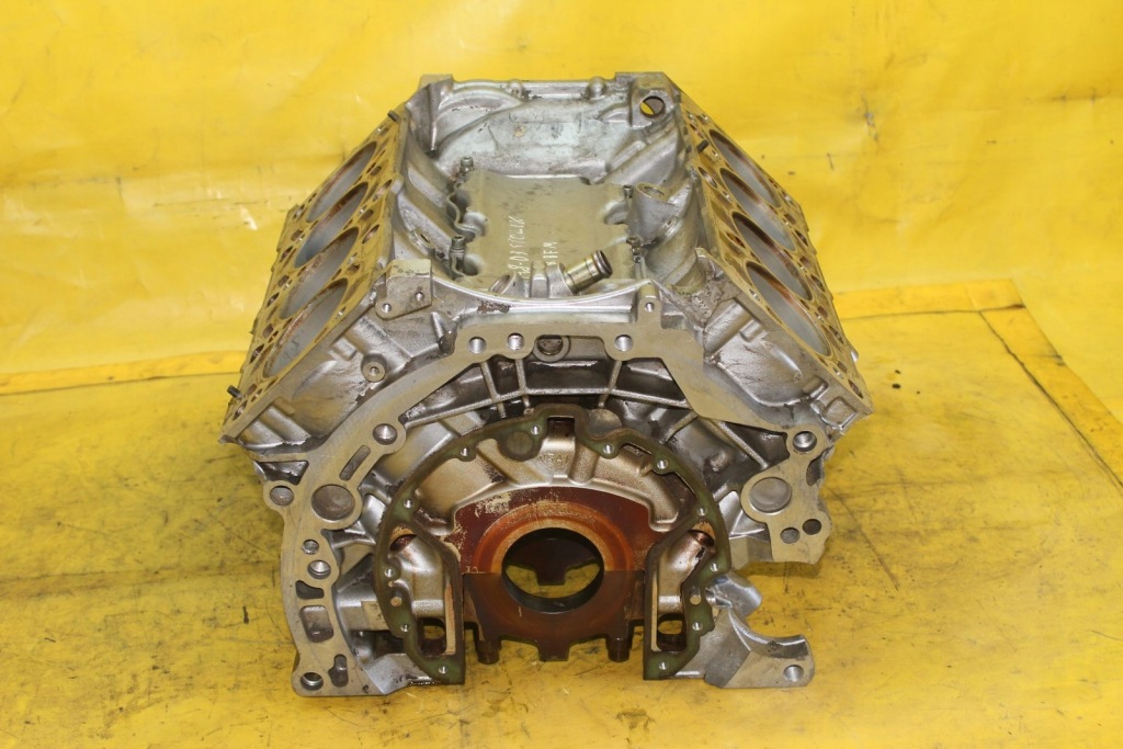 Блок на stolik a8 d3 4.2 b v8 bfm 077103021am Ціна