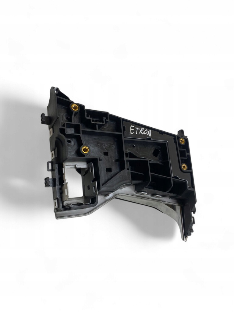 фото №11, Audi e-tron 2021 домкрат перемикання передач / верхній