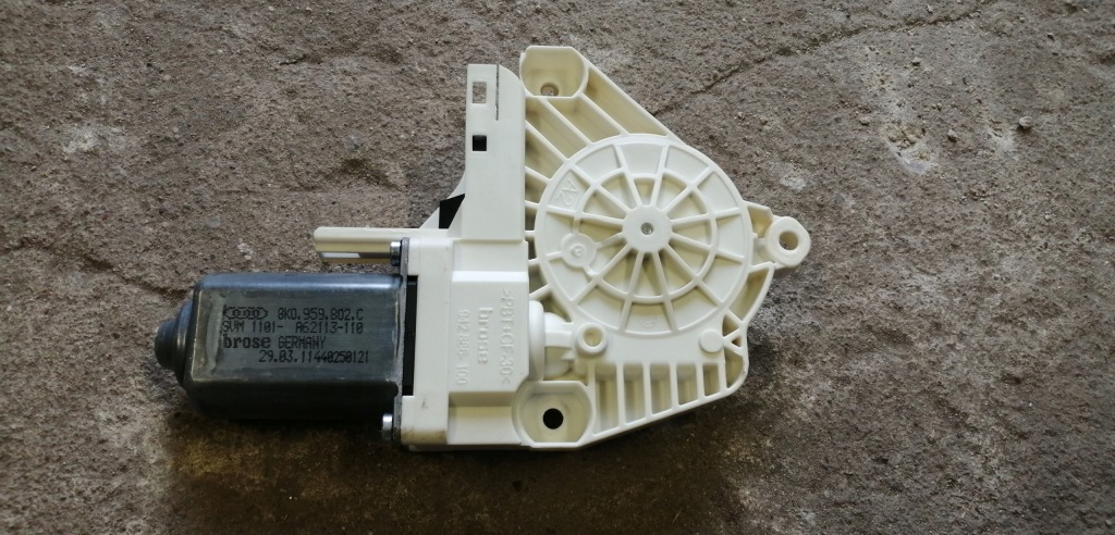 фото №1, Audi a1 10- моторчик подъемника правый передний