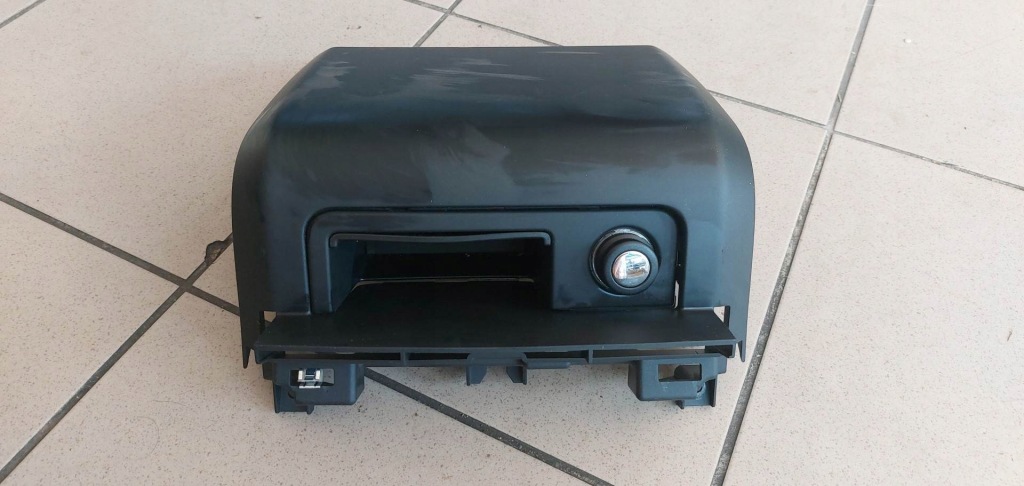 фото №1, Защита корпус прикуриватель land rover 105053565c