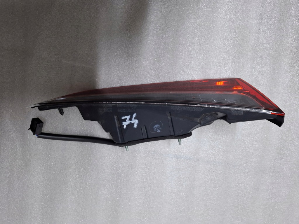 Фара задний левая lexus es 18- w крышке  задняя Доставка