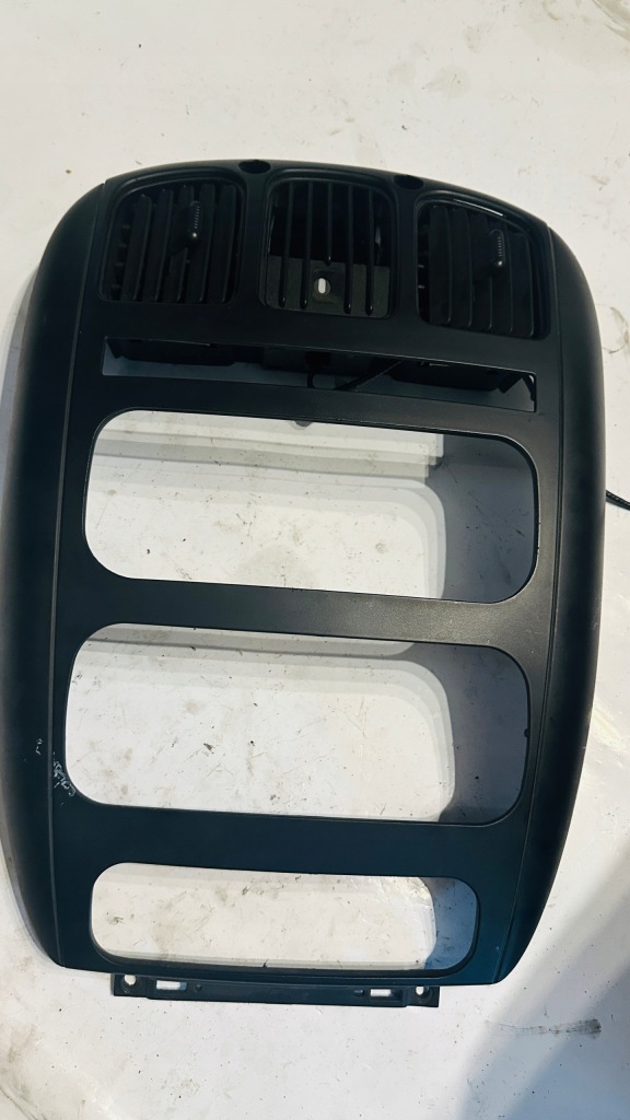 фото №1, Chrysler voyager 03r панель консолі рамка радіо з датчиком lift 05009180aa