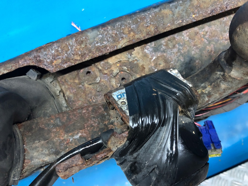 фото №15, Mercedes w220 оригінальний hak буксирувальний a2206102625