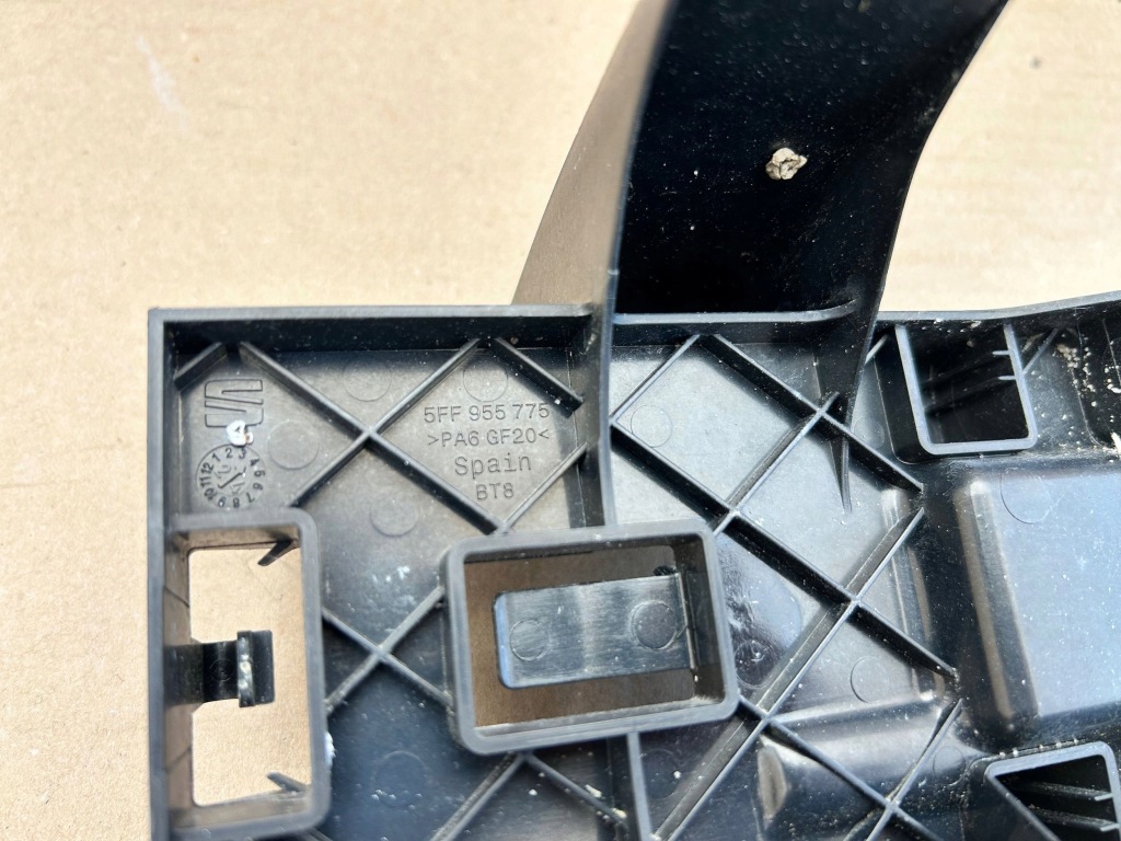 Cupra formentor кронштейн радара оригинал  5ff955775 Оригинал