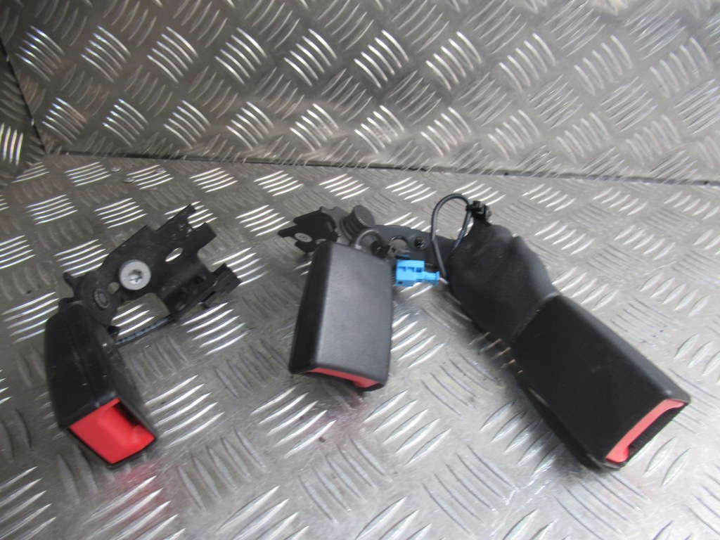 фото №1, Mercedes w213 17r клипса поперечина задняя a2138600569