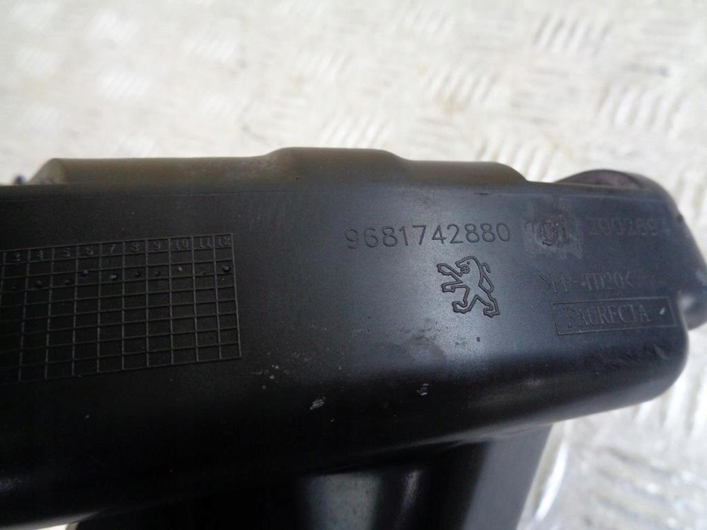 фото №6, Напрямна кронштейн бампера лівий задня peugeot 308 i t7 kombi 07- 9681475080