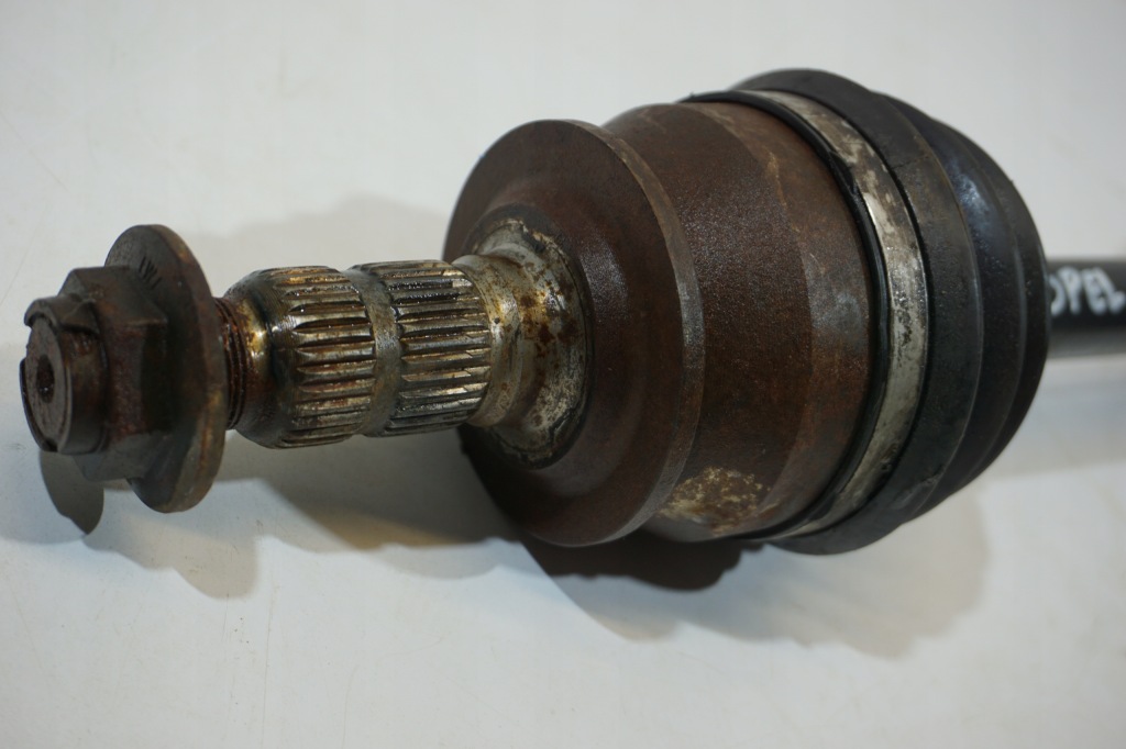 Opel astra j приводной вал передняя правая 13335136 в Украине