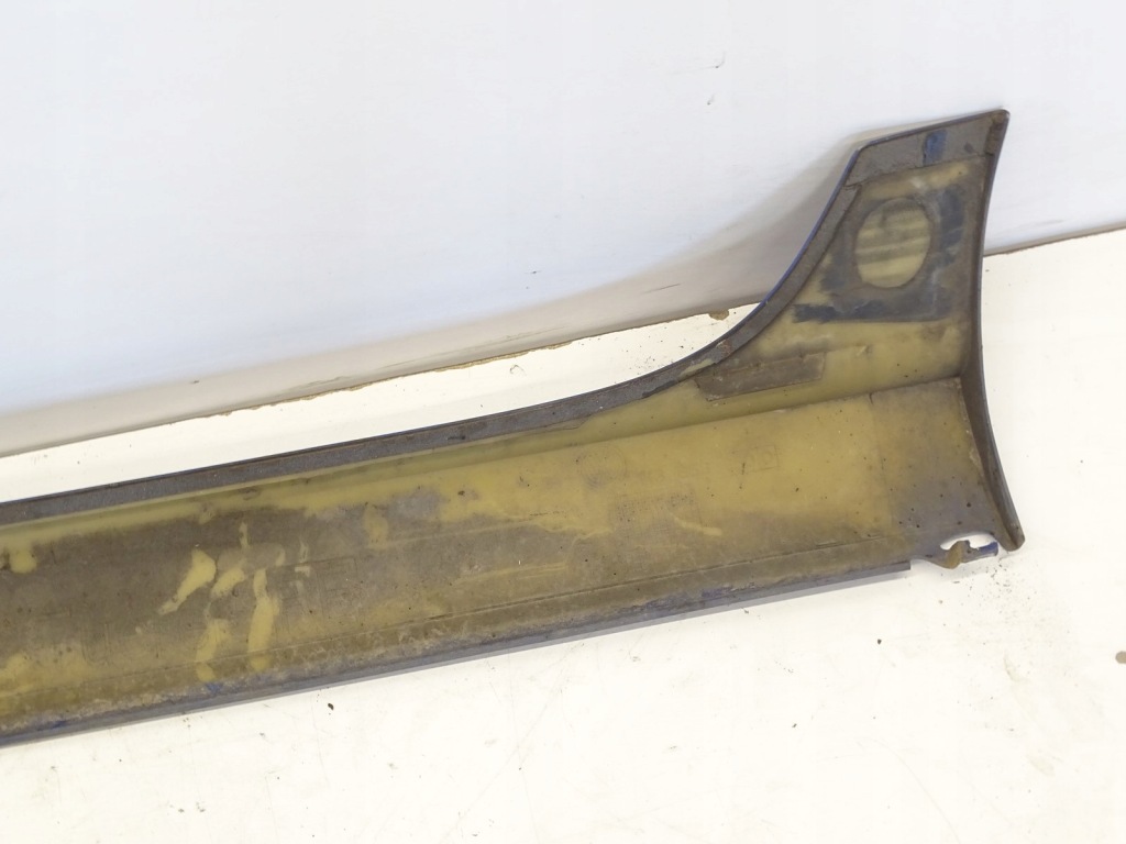 Накладка  порог порог правая vw golf v 5 r32 08r 3d lb5r Киев