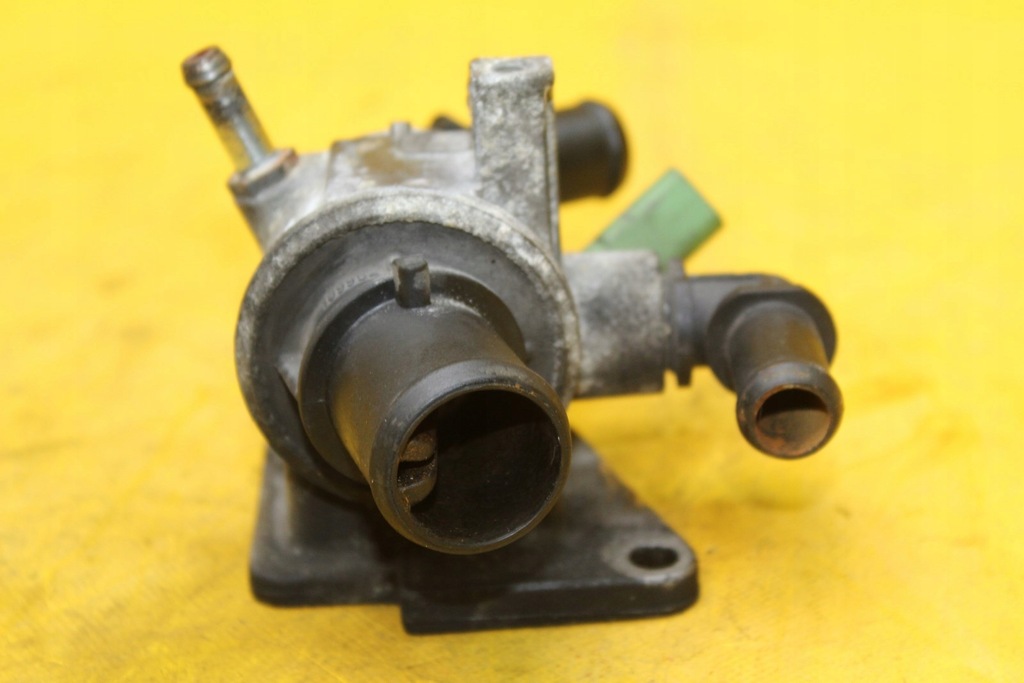 фото №8, Корпус термостата 55202373 grande punto 1.3cdti