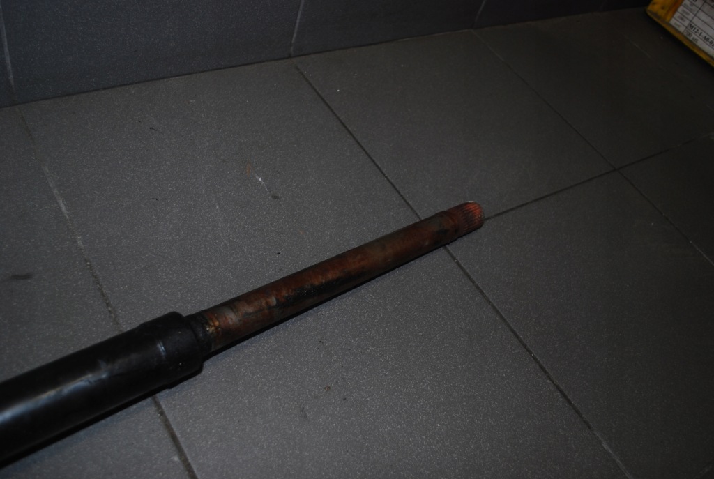 Приводной вал правая  перед volvo xc90 2.4d 185km 30735563 Недорого