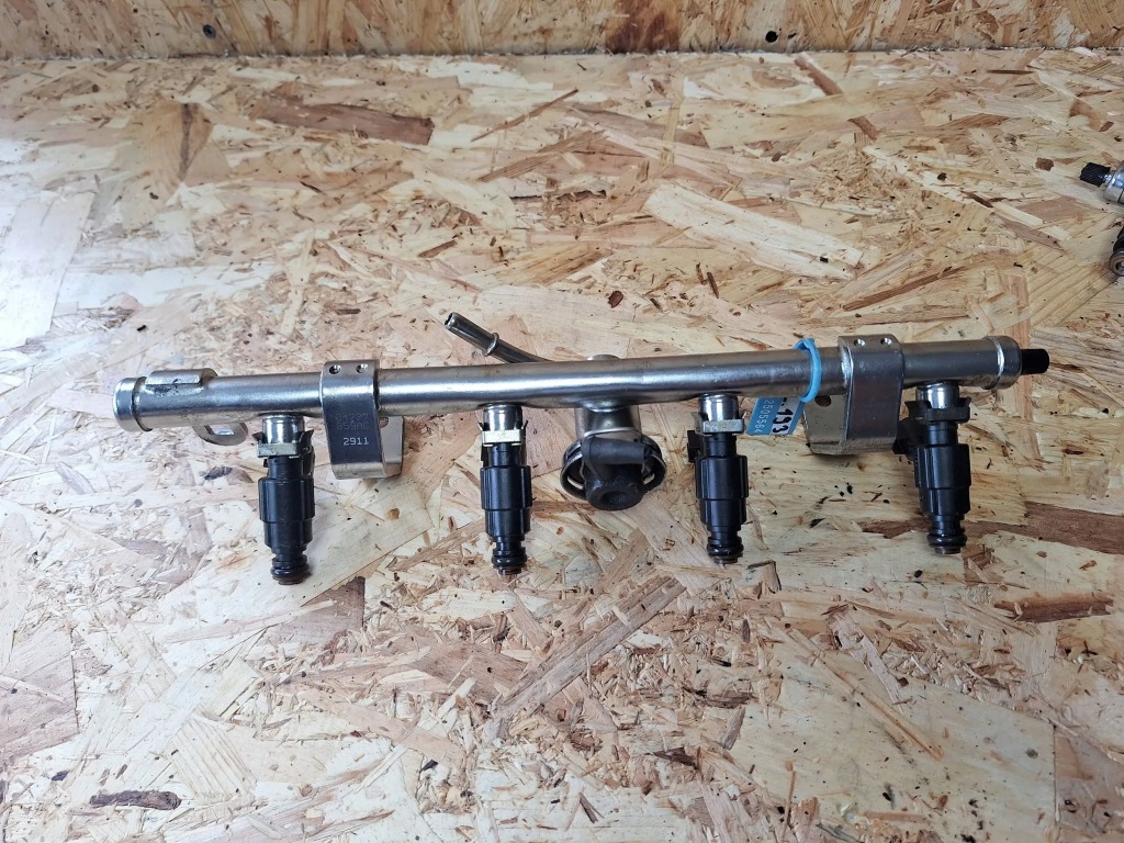 Молдинг упорскування форсунки 04891192aa mini r50 1.6i Доставка