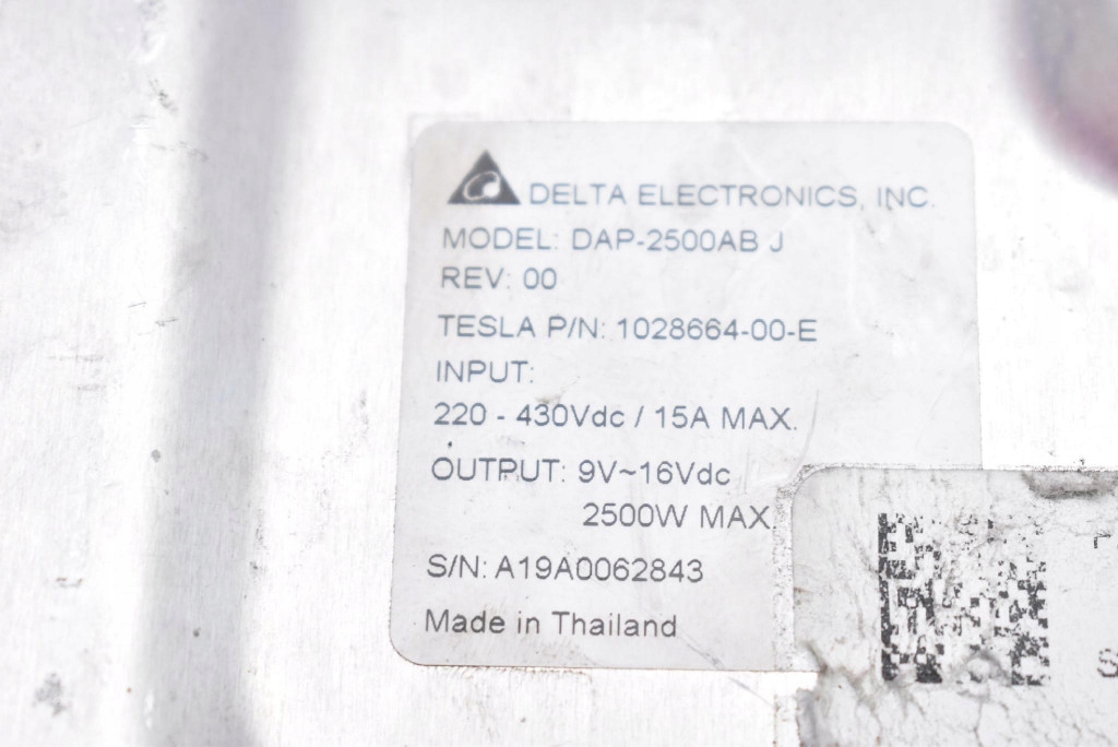 Купить Блок управления регулятор напряжения 1028664-00-e tesla s рестайлинг  awd 16-21