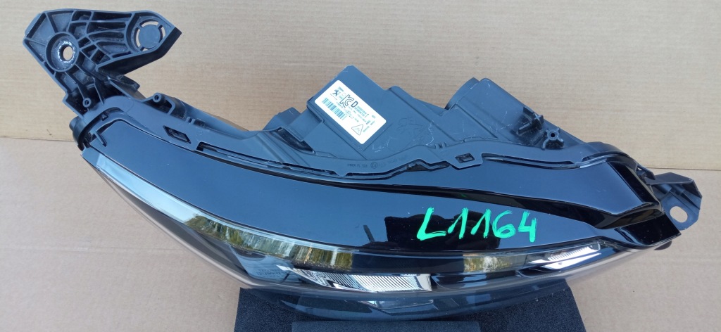 Peugeot 208 2 2008 2 19- фара правый  перед led технология 9833036180 Оригинал