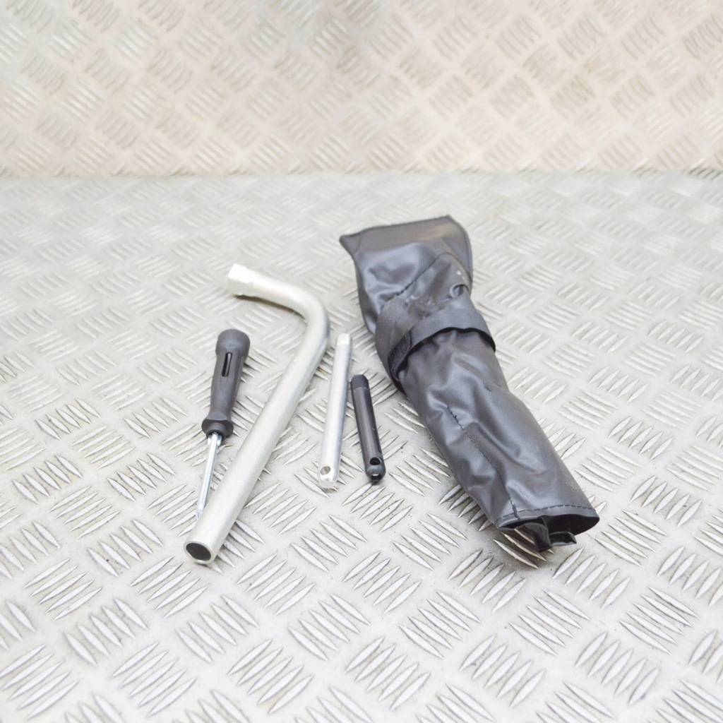 фото №5, Audi q8 2021 набор инструментов