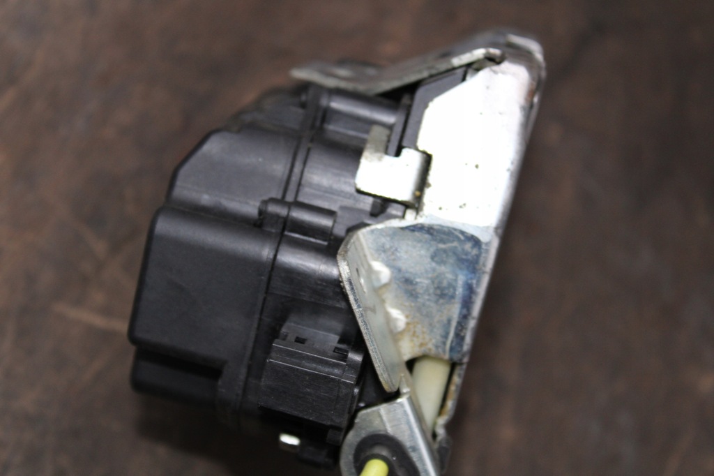 фото №11, Mercedes w211 kombi замок кришки багажника доводчик