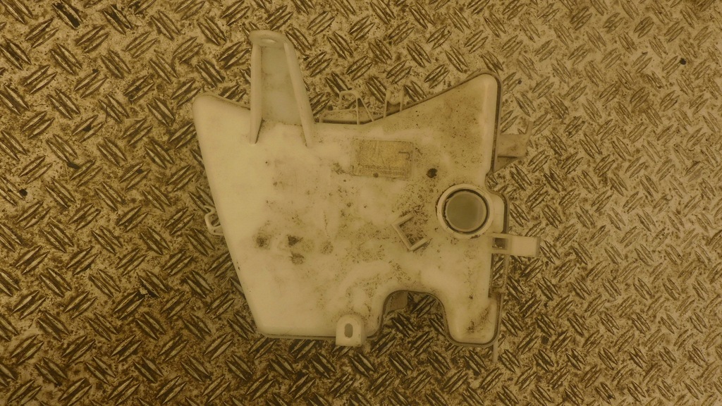 фото №1, Toyota auris 2012- бак омивача