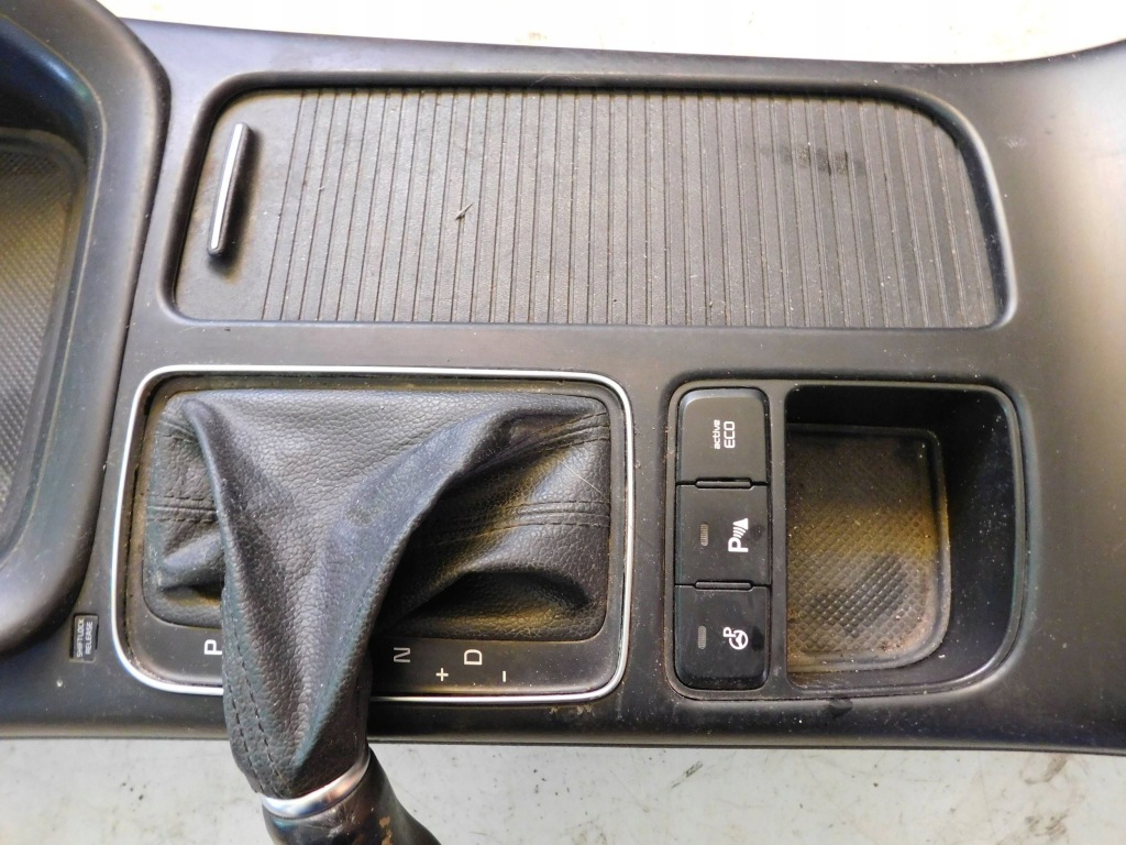 Kia sorento 2 рестайлинг  12-16 подлокотник туннель средний чехол ручка usb aux с Разборки