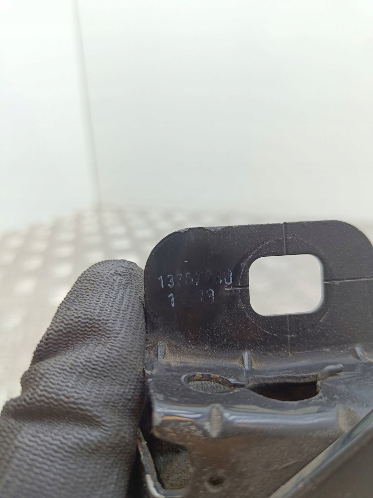 Opel astra j 2013 замок кришки передньої / капот двигуна Зі Шроту