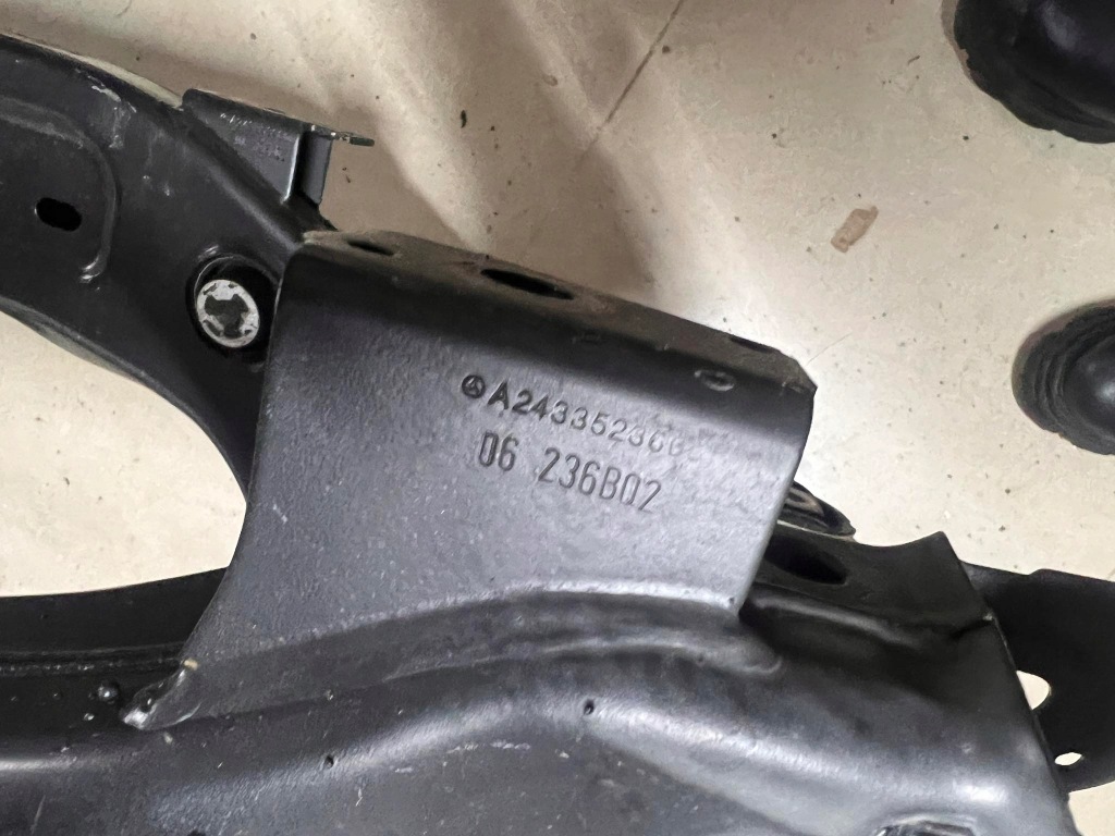 Підрамник задня підвіска mercedes eqa 243 h243 w243 a2433501501 Недорого