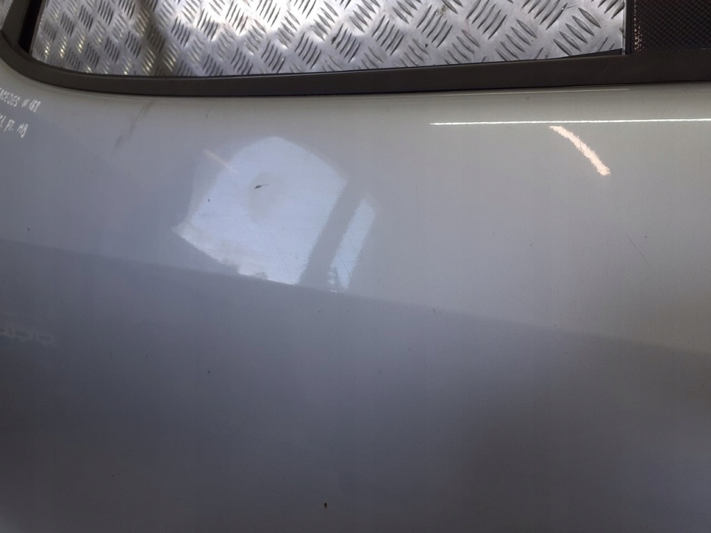 Дверь правый задний  mercedes w168 761 в Украине