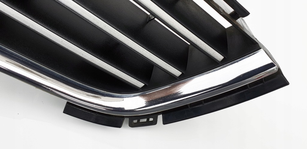 Opel astra h 3 3 рестайлинг  решётка средняя бампера перед передняя оригинал! Цена