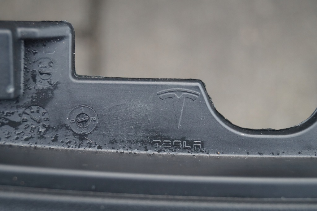 Поддон багажник багажник tesla model 3 17-2 1645350-00 с Разборки