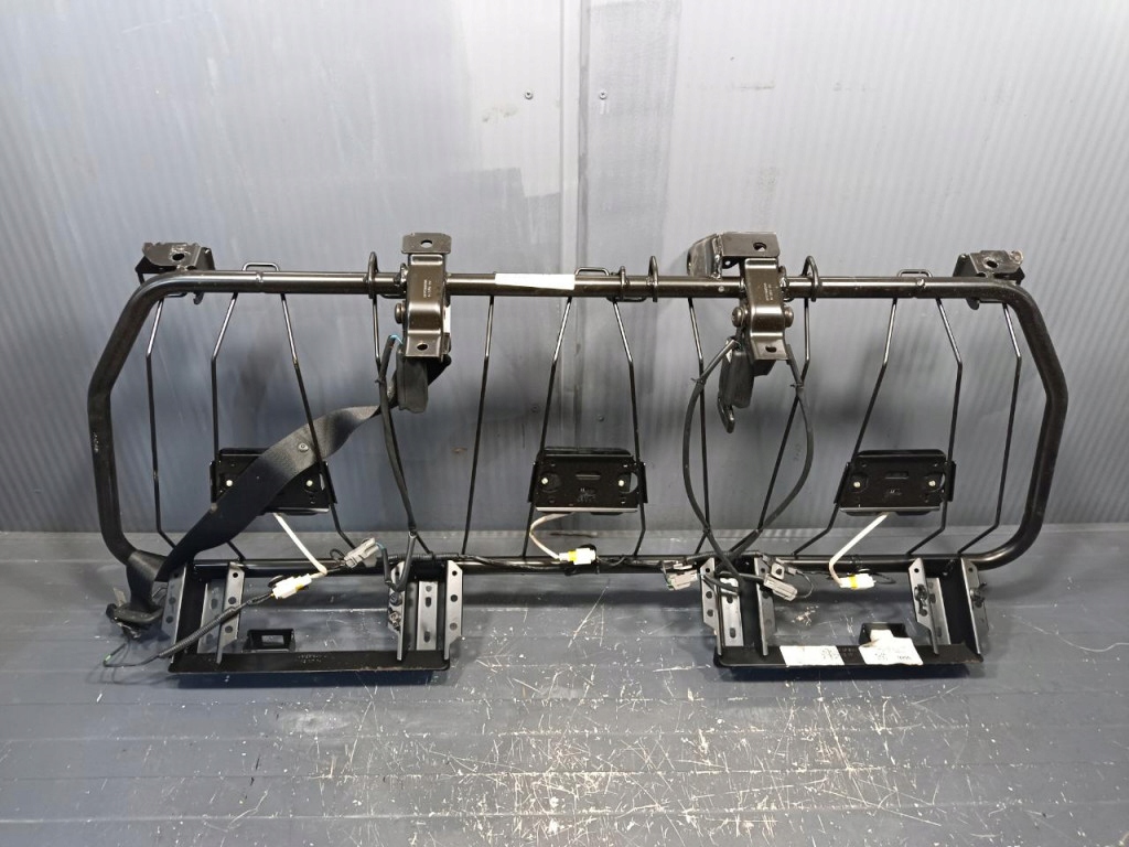 Tesla model s основа кронштейн задній сидіння в Україні