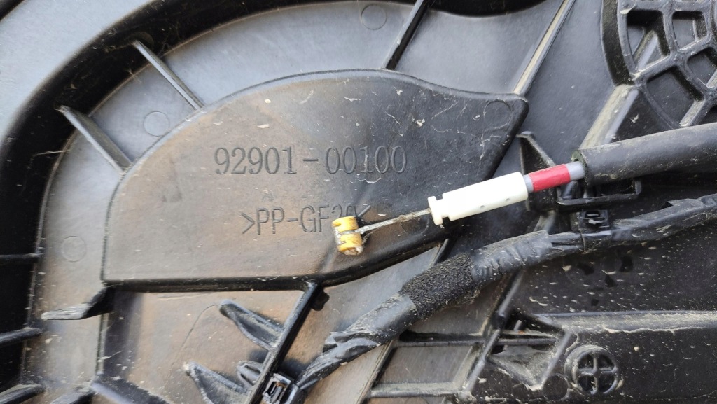 фото №12, Kia sportage iv двері правий задня задні скло молдинг