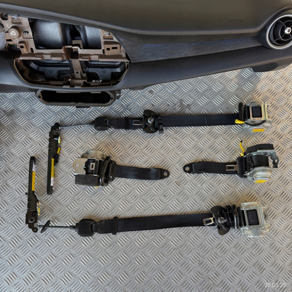 фото №4, Панель приладів комплектна подушка безпеки консоль ремені панель приладів alfa romeo giulia 2019 rok