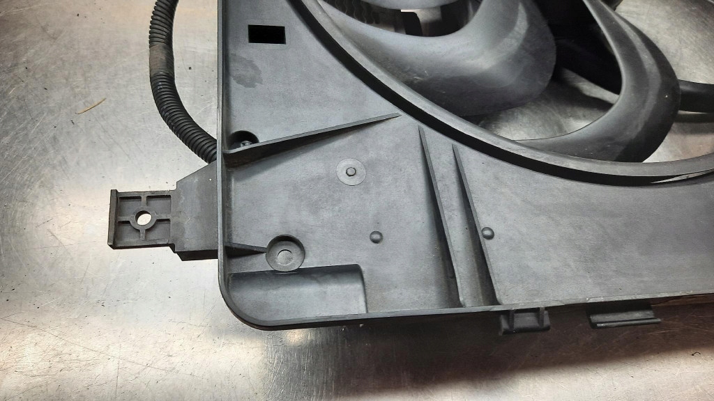 Вентилятор радиатора воды оригинальный номер 31319165 volvo v40 12-19r 1.6 d2 в Украине