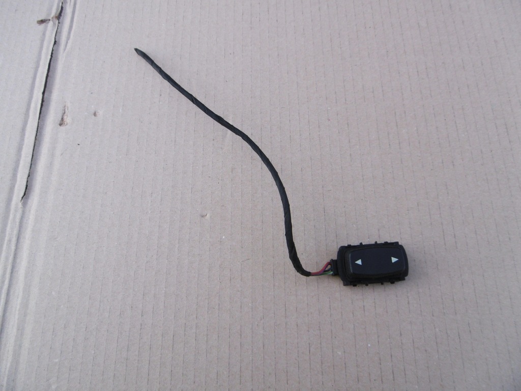 фото №1, Переключатель кнопка накачивания поясница штекер bmw e90 e91 e92 e93 e81 e87