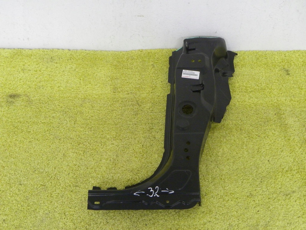 Купить Порог стойка  toyota yaris 4 iv 20- правый
