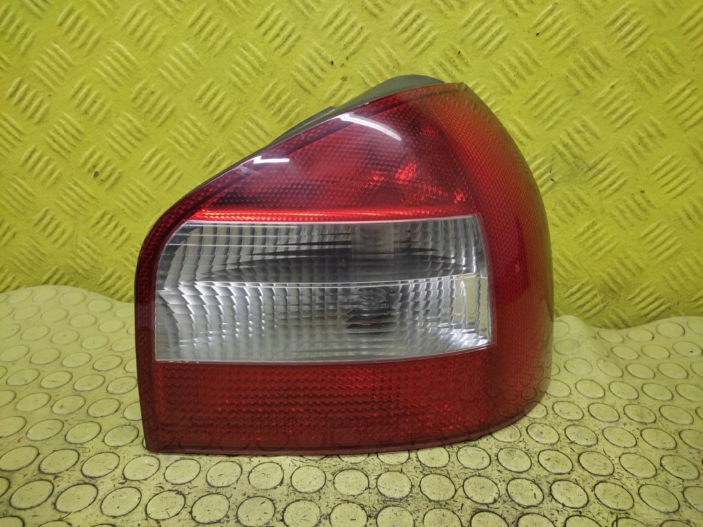 фото №1, Audi a3 8l лампа правий задня 8l0945096