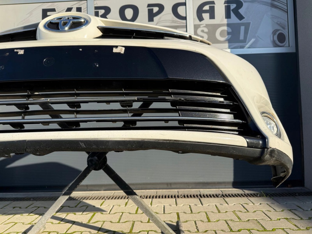 Toyota verso рестайлинг  13-18 бампер передний цвет 040 комплектный Доставка