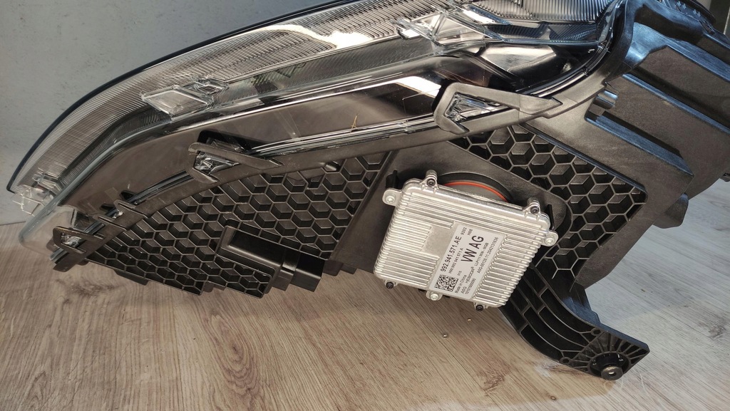 фото №16, Vw caddy iv лампа передня перед led 2k9