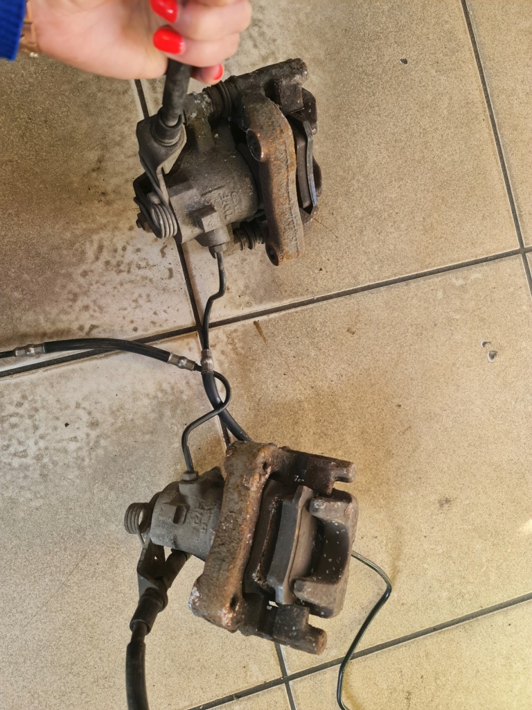 фото №1, Суппорт тормозной задняя левый правый citroen c3 picasso