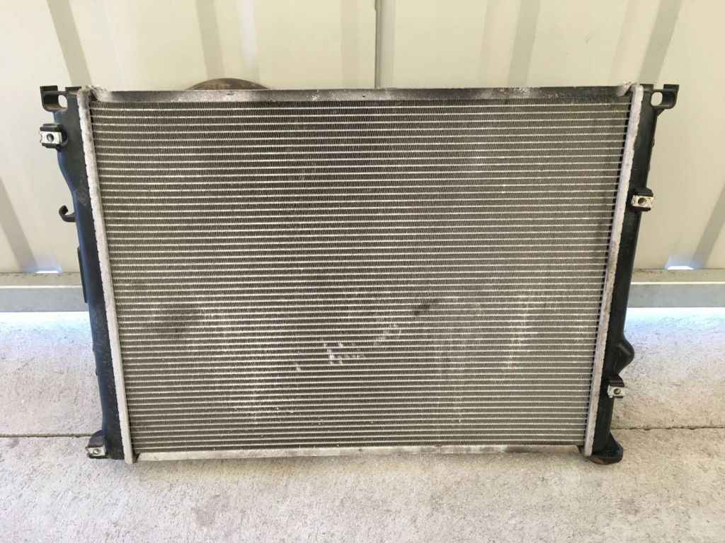 Chrysler 300c 5.7 hemi 04-10 радіатор вентилятор Оригінал