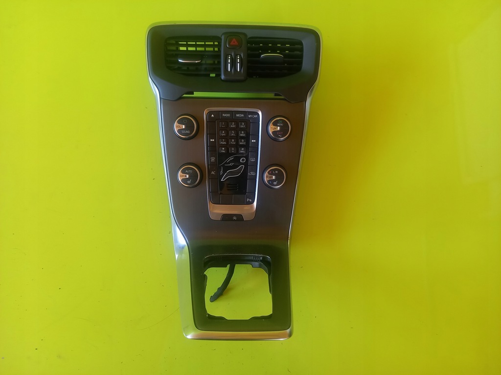 фото №1, Панель рамка радио обдув volvo v40 ii 12r