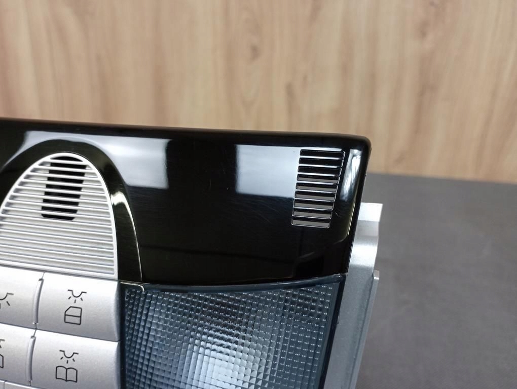 фото №2, Mercedes slk r171 лампа освітлення салону a1718201401