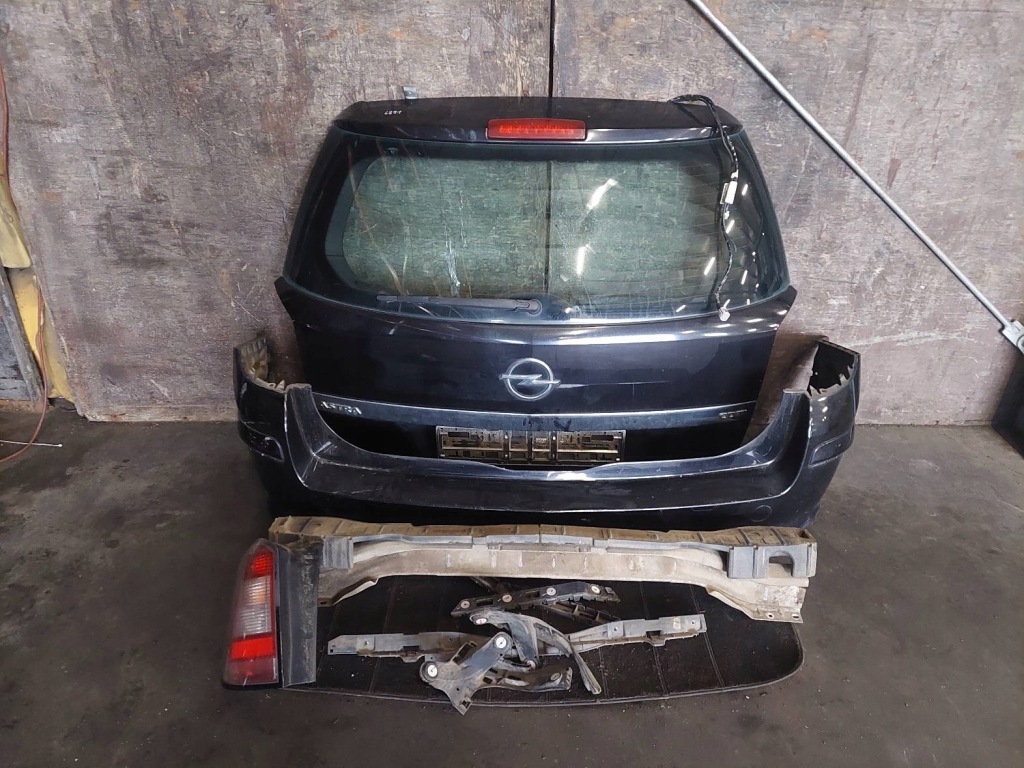фото №1, Kompletny задня кришка багажника бампер лампа opel astra h lift z20r kombi